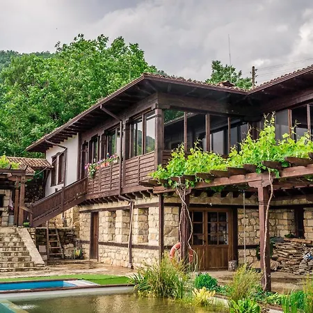 деребеевата къща Holiday home Cherni Vrukh