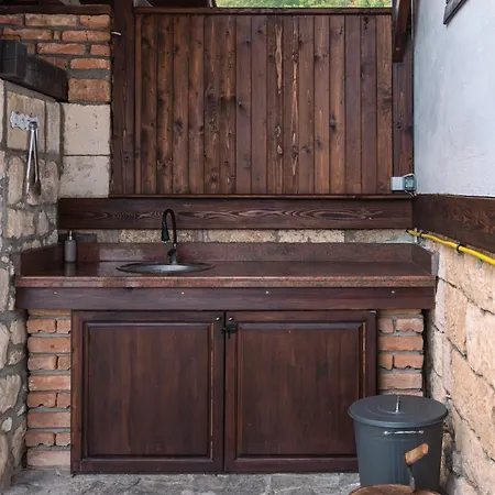 деребеевата къща Holiday home Cherni Vrukh