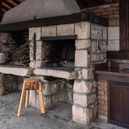Agritourism деребеевата къща * Черни връх