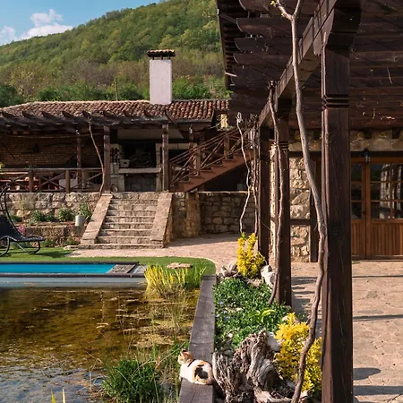 Agritourism деребеевата къща * Черни връх