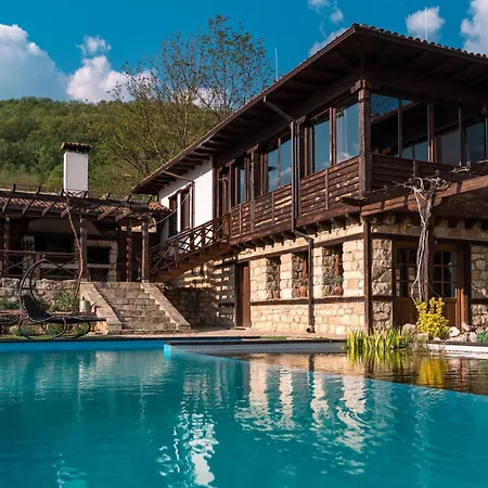 Agritourism деребеевата къща *